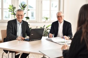 Uwe K. Kollmann (von links) und Thomas Feld blicken im Interview auf ihre Zeit als Vorstände der Diakonie im Oldenburger Land zurück. Foto: Diakonie im Oldenburger Land