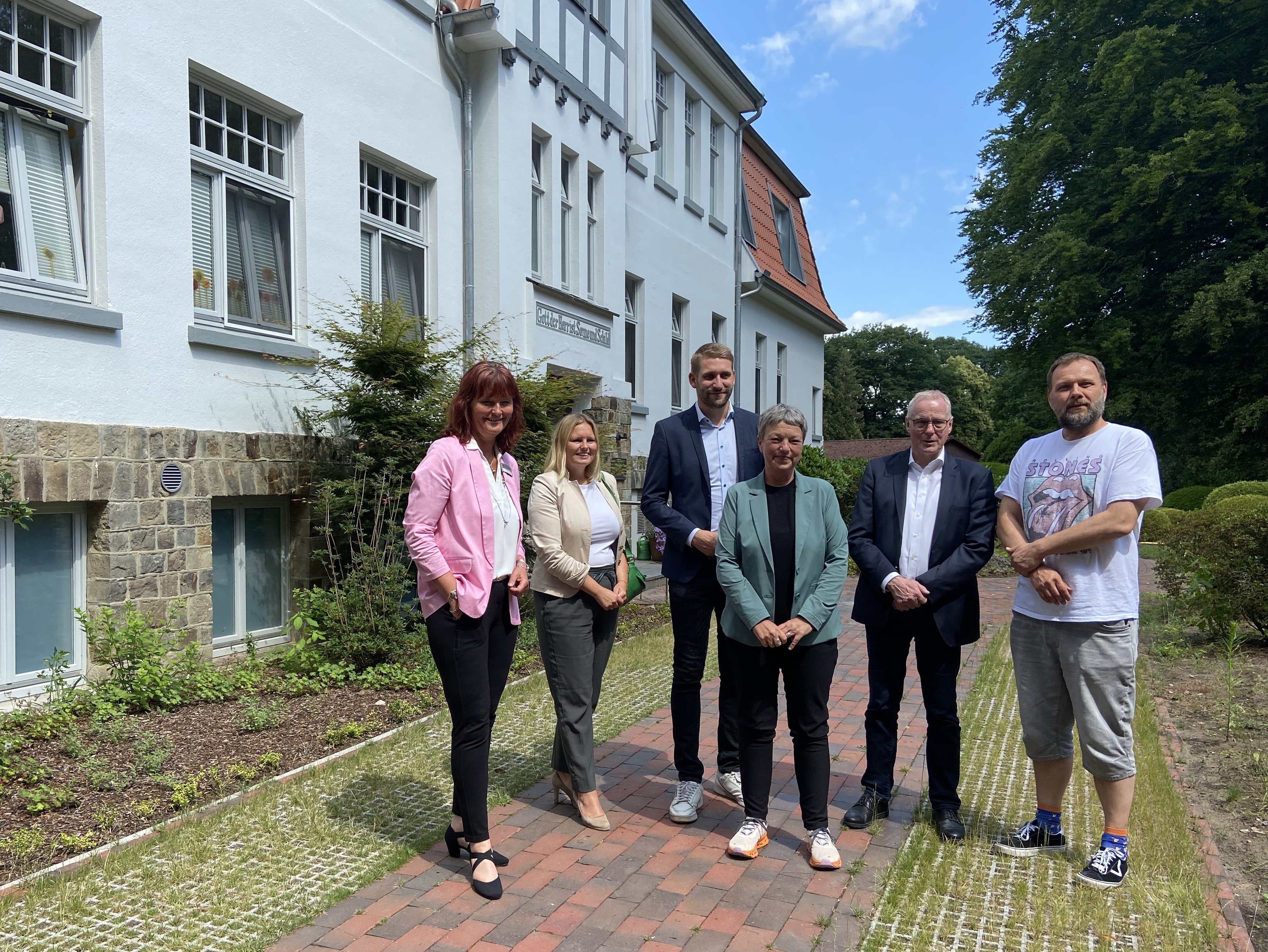 Landtagspräsidentin Hanna Naber (Mitte) besuchte gemeinsam mit  Bürgermeisterin Antje Oltmanns, Nicole Oberstedt, Rechtsdezernentin im Landkreis Oldenburg und dem SPD-Landtagsabgeordneten Thore Güldner die Fachklinik Oldenburger Land der Diakonie. Foto: Kerstin Kempermann 