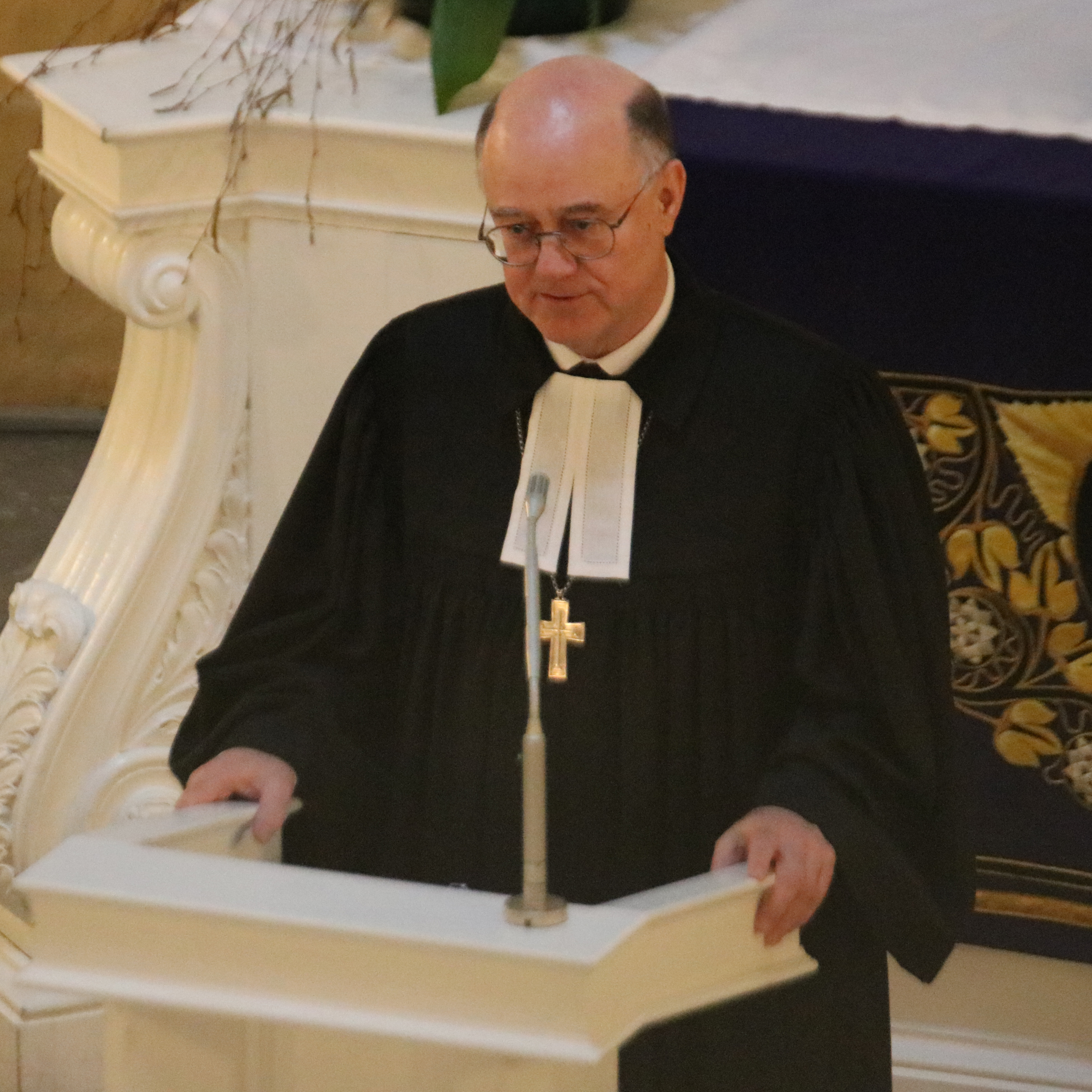 Oberkirchenrat Detlef Mucks-Büker bei der Begrüßung. Foto. Kerstin Kempermann