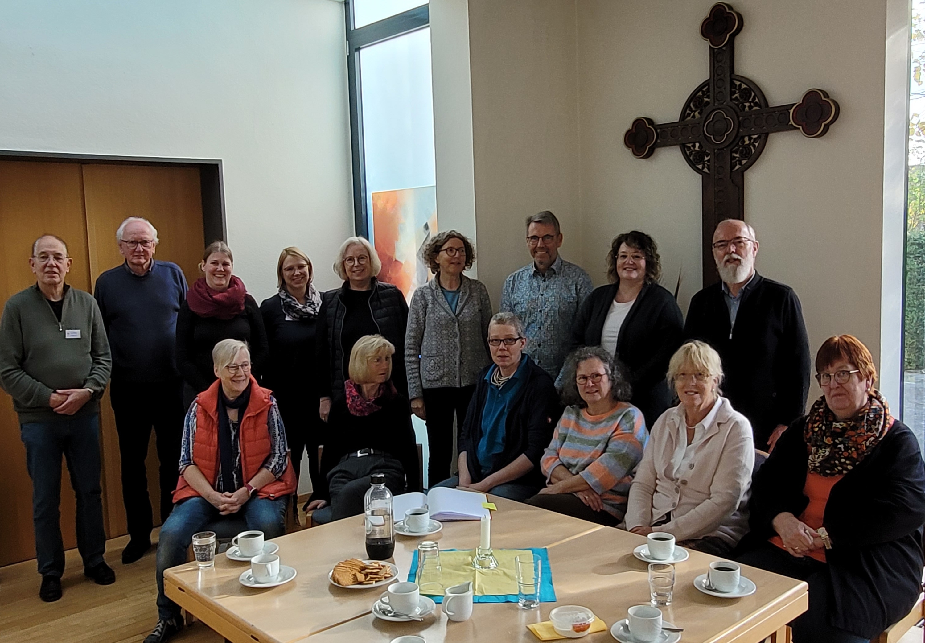 Ehrenamtliche, Visitationsteam und Hauptamtliche aus Vechta mit Geschäftsführerin Martina Wisser und  Kreispfarrerin Martina Wittkowski (5. u. 6. v. l.). Foto: Carsten Homann