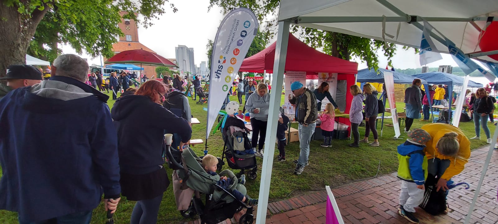 Trotz dem zeitweise schlechtem Wetter und starken Regenschauern wurde das Kinderfest der Diakonie gut besucht. Fotos: Diakonie Wesermarsch